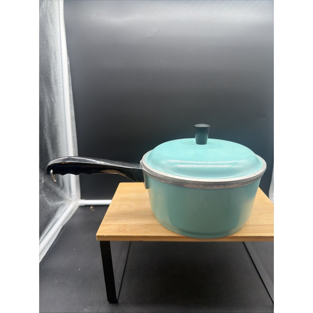 VTG Club Aluminum Turquoise Teal Aqua blue Sauce Pan With Lid 7" Used